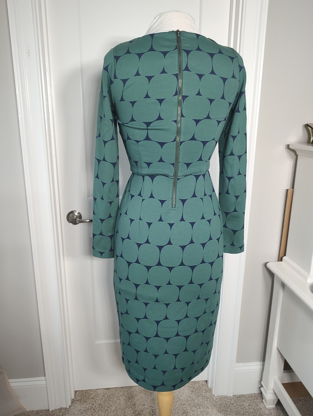 Boden 4L Green Geometric Sheath Dress #ModDress #RetroVibe #FittedDress - Picture 3 of 8